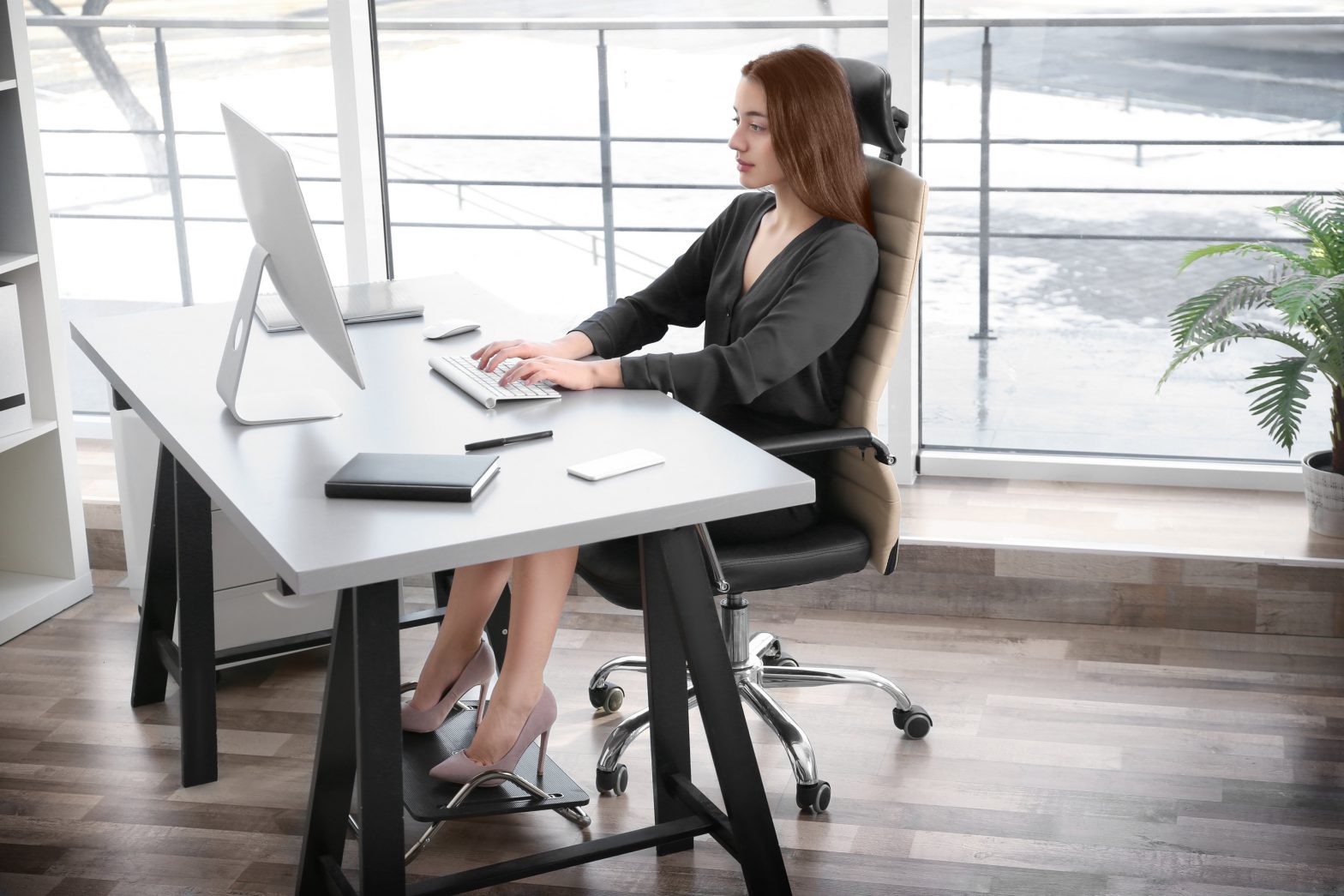 How to Set Up Your Chair at Your Work Desk for Maximum Comfort & Ergonomics